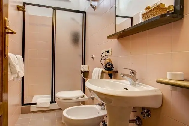 Üç Kişilik Oda