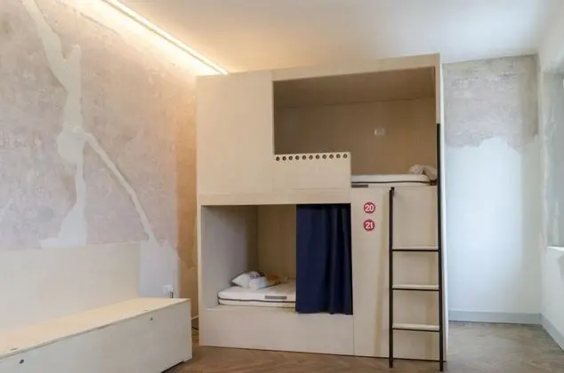 Basic Ortak Ranzalı Oda, Ortak Banyo