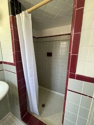 Basic Tek Büyük Yataklı Oda