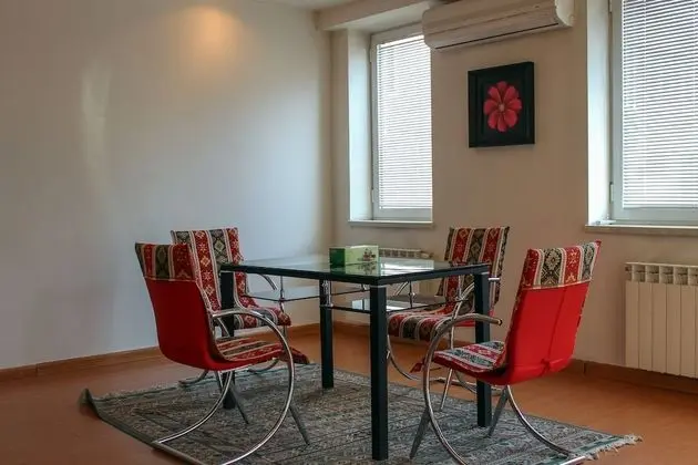 Apart Daire, 2 Yatak Odası (Frik 10)