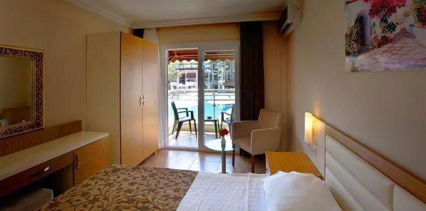 https://images.etstur.com/files/images/hotelImages/TR/214624/l/Bitez-Risa-Hotel-Oda-313323.jpg