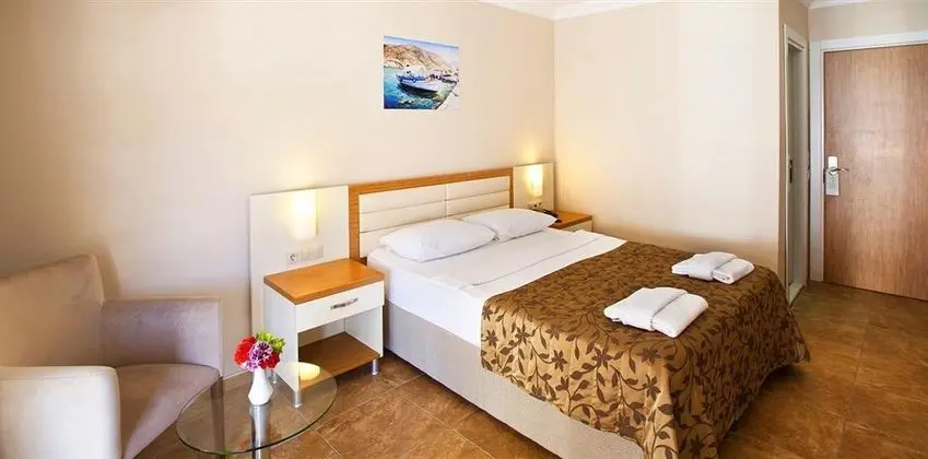 https://images.etstur.com/files/images/hotelImages/TR/214624/l/Bitez-Risa-Hotel-Oda-313324.jpg