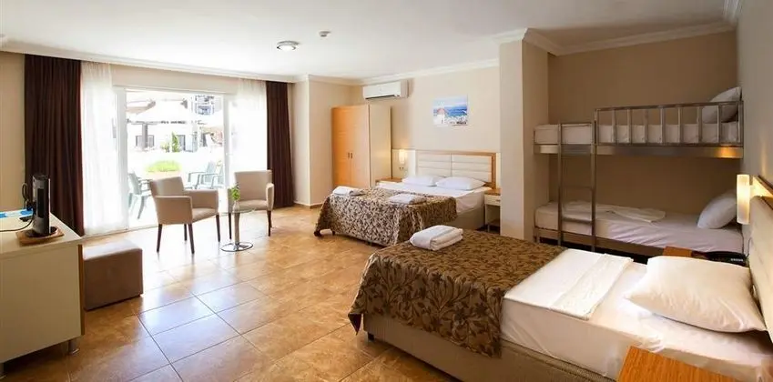 https://images.etstur.com/files/images/hotelImages/TR/214624/l/Bitez-Risa-Hotel-Oda-313327.jpg