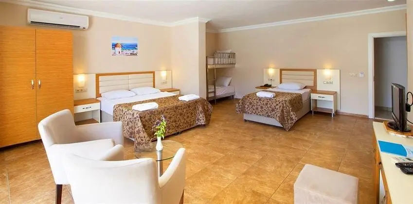 https://images.etstur.com/files/images/hotelImages/TR/214624/l/Bitez-Risa-Hotel-Oda-313328.jpg