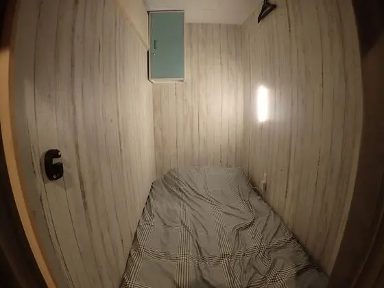 Tek Kişilik Oda, Sadece kadınlar için, Sigara İçilmez