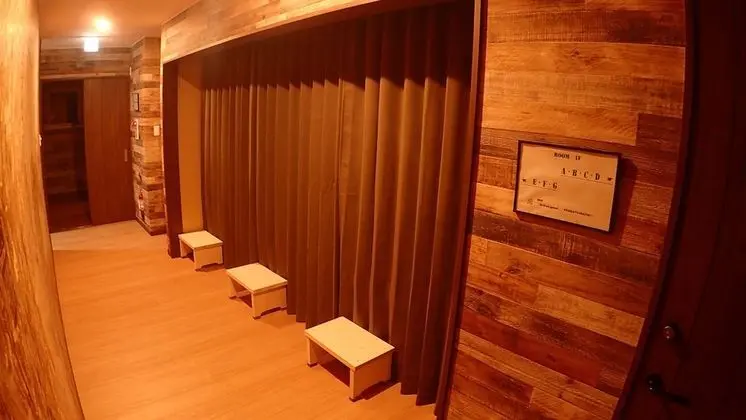 Tek Kişilik Oda, Sadece kadınlar için, Sigara İçilmez