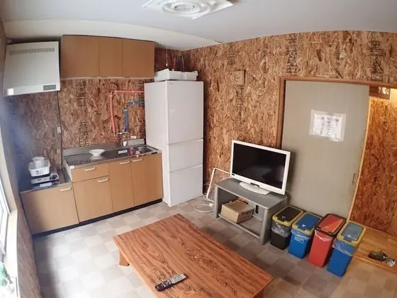 Tek Kişilik Oda, Sadece kadınlar için, Sigara İçilmez