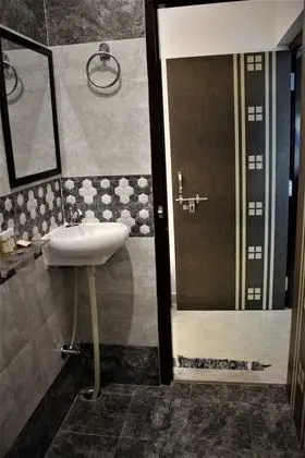 Basic Tek Büyük Yataklı Oda