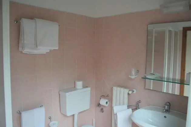 Büyük Yataklı Tek Kişilik Oda