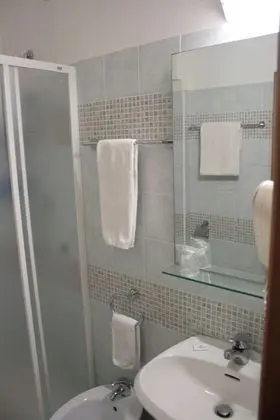 Büyük Yataklı Tek Kişilik Oda