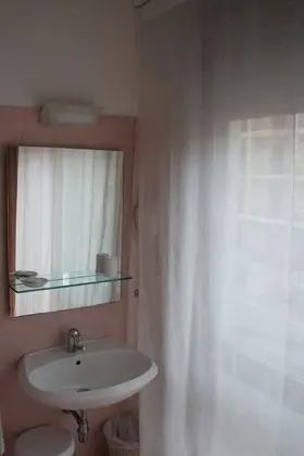 Büyük Yataklı Tek Kişilik Oda