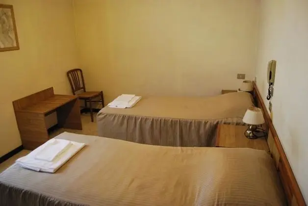 Üç Kişilik Oda, 3 Tek Kişilik Yatak