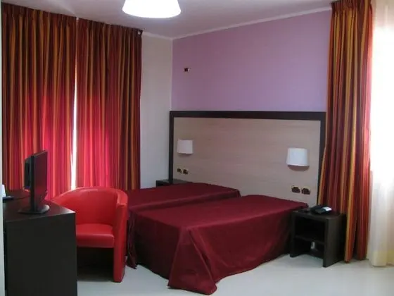 Basic Üç Kişilik Oda