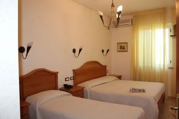 Üç Kişilik Oda