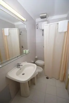 Economy Tek Büyük Yataklı Oda