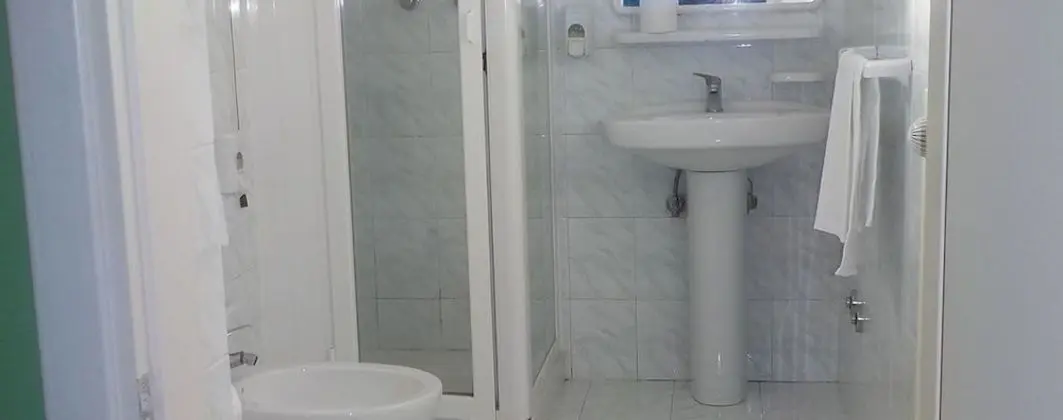 Üç Kişilik Oda