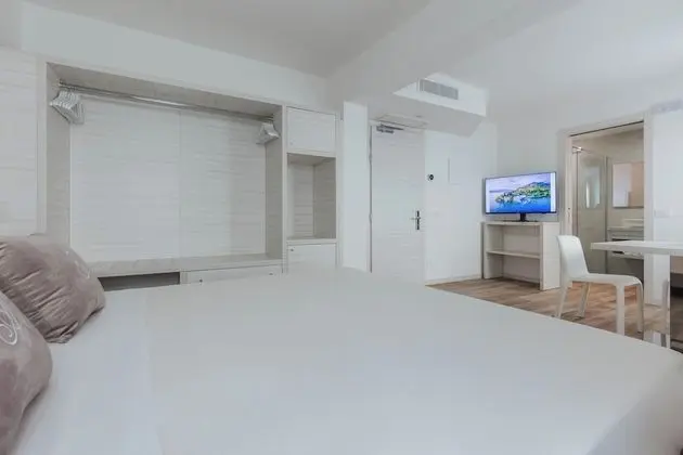 Junior Süit, Sigara İçilmez