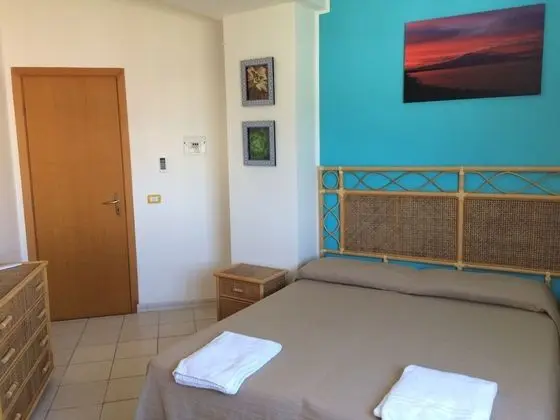 Standard Tek Büyük Yataklı Oda, Deniz Manzaralı (Camera n.4)