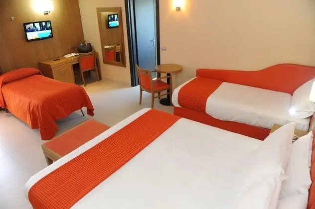 Deluxe Dört Kişilik Oda
