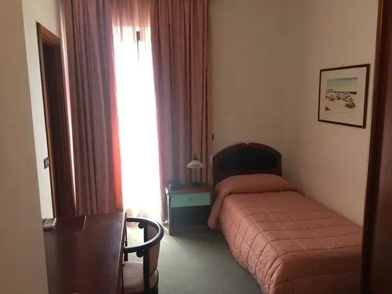 Tek Kişilik Oda, 1 Tek Kişilik Yatak