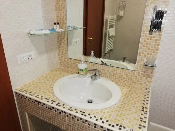 Club Tek Büyük Yataklı Oda