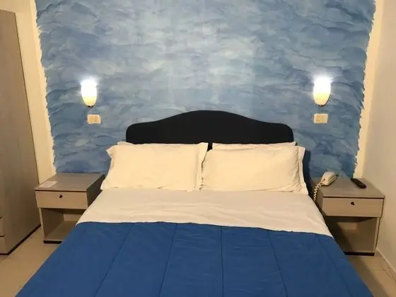 Büyük Yataklı Tek Kişilik Oda