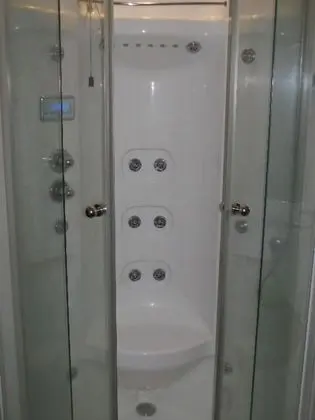 Büyük Yataklı Tek Kişilik Oda