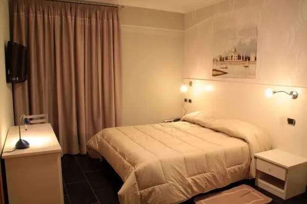 Classic Tek Büyük Yataklı Oda