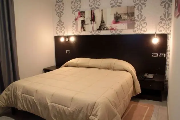 Classic Tek Büyük Yataklı Oda