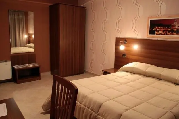 Classic Tek Büyük Yataklı Oda