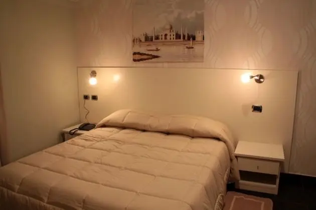 Classic Tek Büyük Yataklı Oda