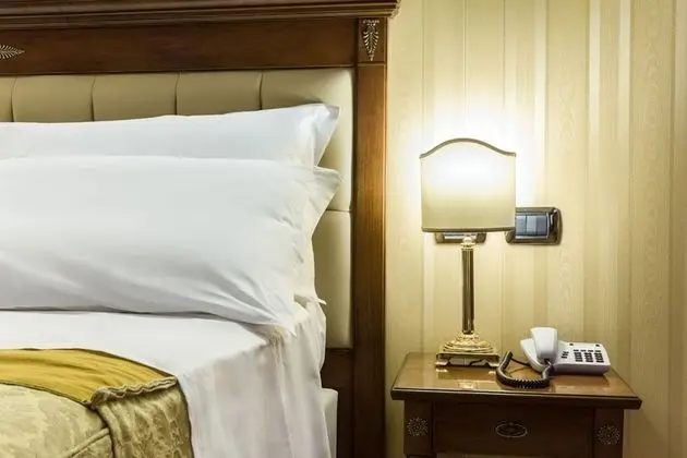 Büyük Yataklı Tek Kişilik Oda