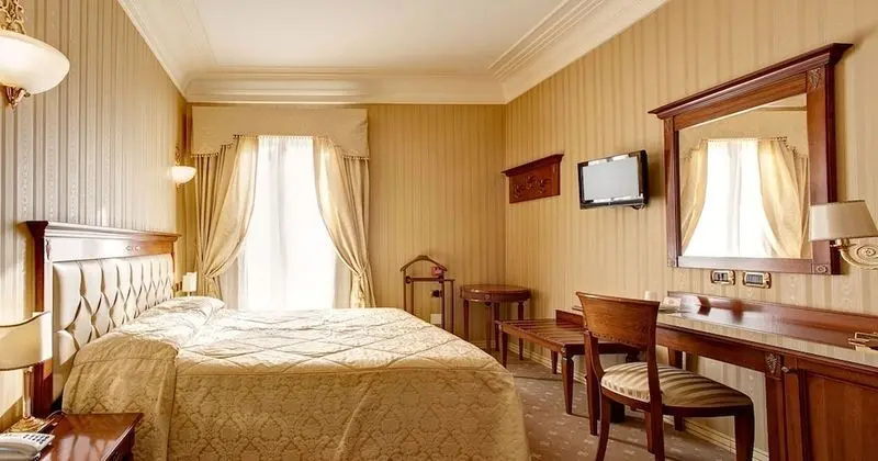 Büyük Yataklı Tek Kişilik Oda