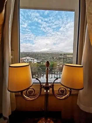 Büyük Yataklı Tek Kişilik Oda