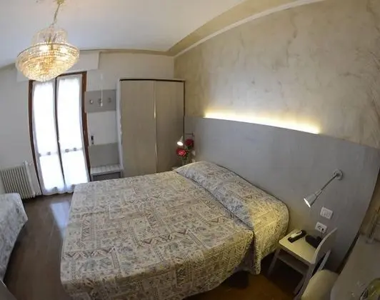 Üç Kişilik Oda, 3 Tek Kişilik Yatak