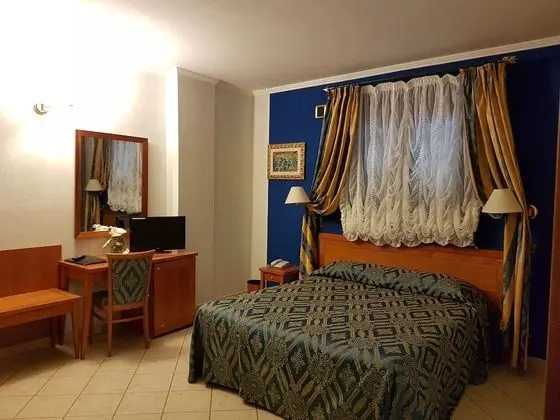Üç Kişilik Oda, Deniz Manzaralı