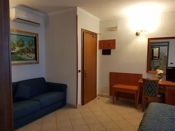 Üç Kişilik Oda, Deniz Manzaralı