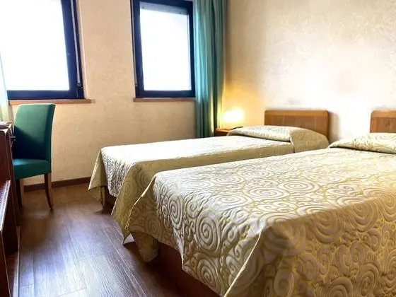 İki Ayrı Yataklı Oda, 2 Tek Kişilik Yatak