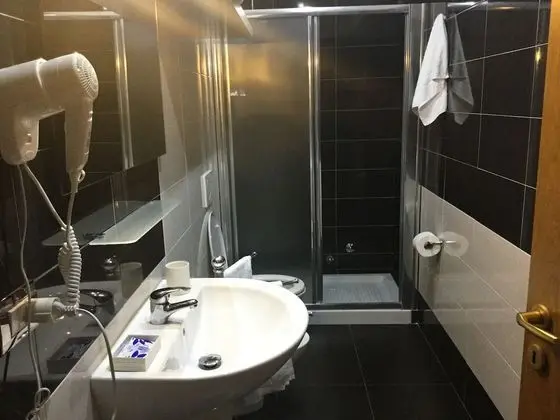Standard Üç Kişilik Oda, Balkon, Bahçe Manzaralı