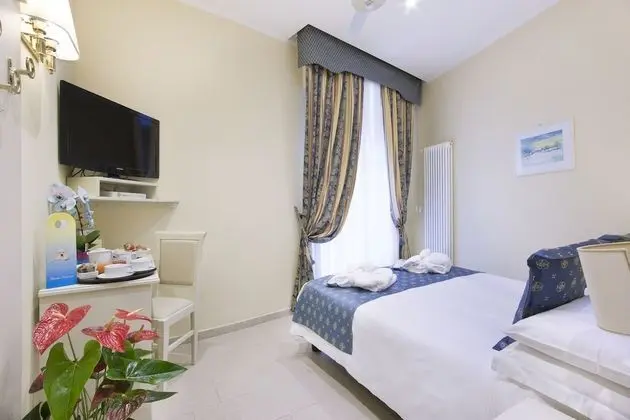 Basic Tek Büyük veya İki Ayrı Yataklı Oda