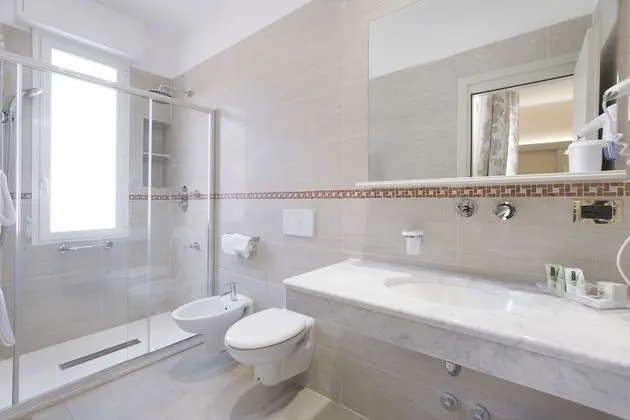 Superior Tek Büyük veya İki Ayrı Yataklı Oda