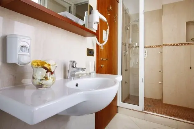 Superior Tek Büyük veya İki Ayrı Yataklı Oda