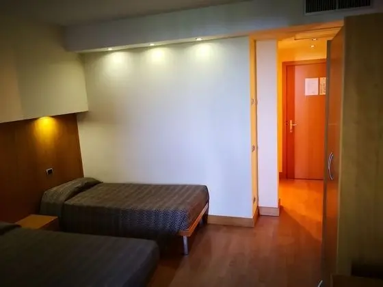 Üç Kişilik Oda, Bahçe Manzaralı