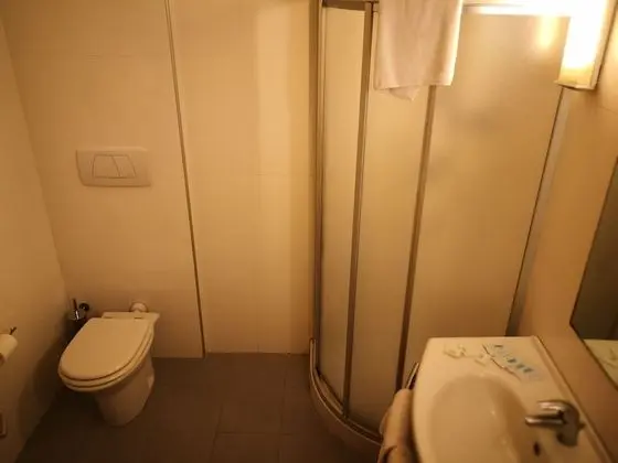 Üç Kişilik Oda, Bahçe Manzaralı