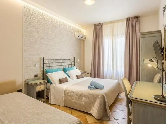 Tek Büyük veya İki Ayrı Yataklı Oda, Balkon