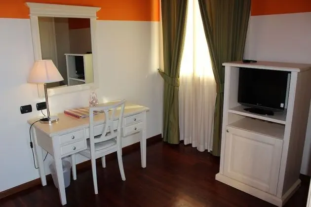 Tek Büyük veya İki Ayrı Yataklı Oda, Göl Manzaralı