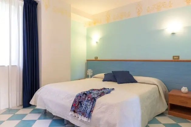 Büyük Yataklı Tek Kişilik Oda