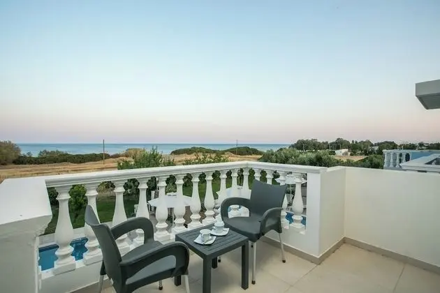 Luxury Villa, Plaj Kenarı