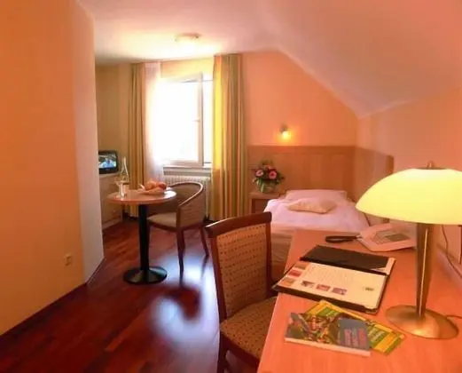 Tek Kişilik Oda, 1 Tek Kişilik Yatak