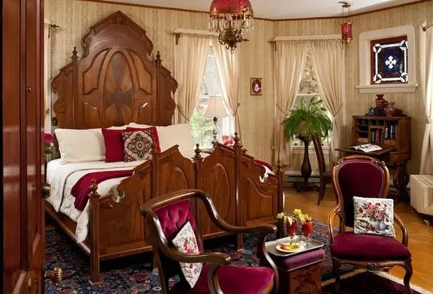 Rittenhouse Room IV